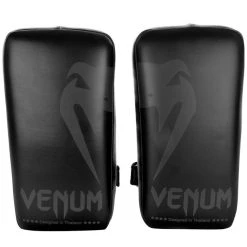 CITY FIGHT SHOP VENUM GIANT KICK PADS - BLACK/MATTE(PAIR)